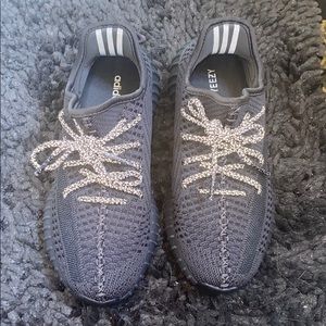 Black static laces yeezys